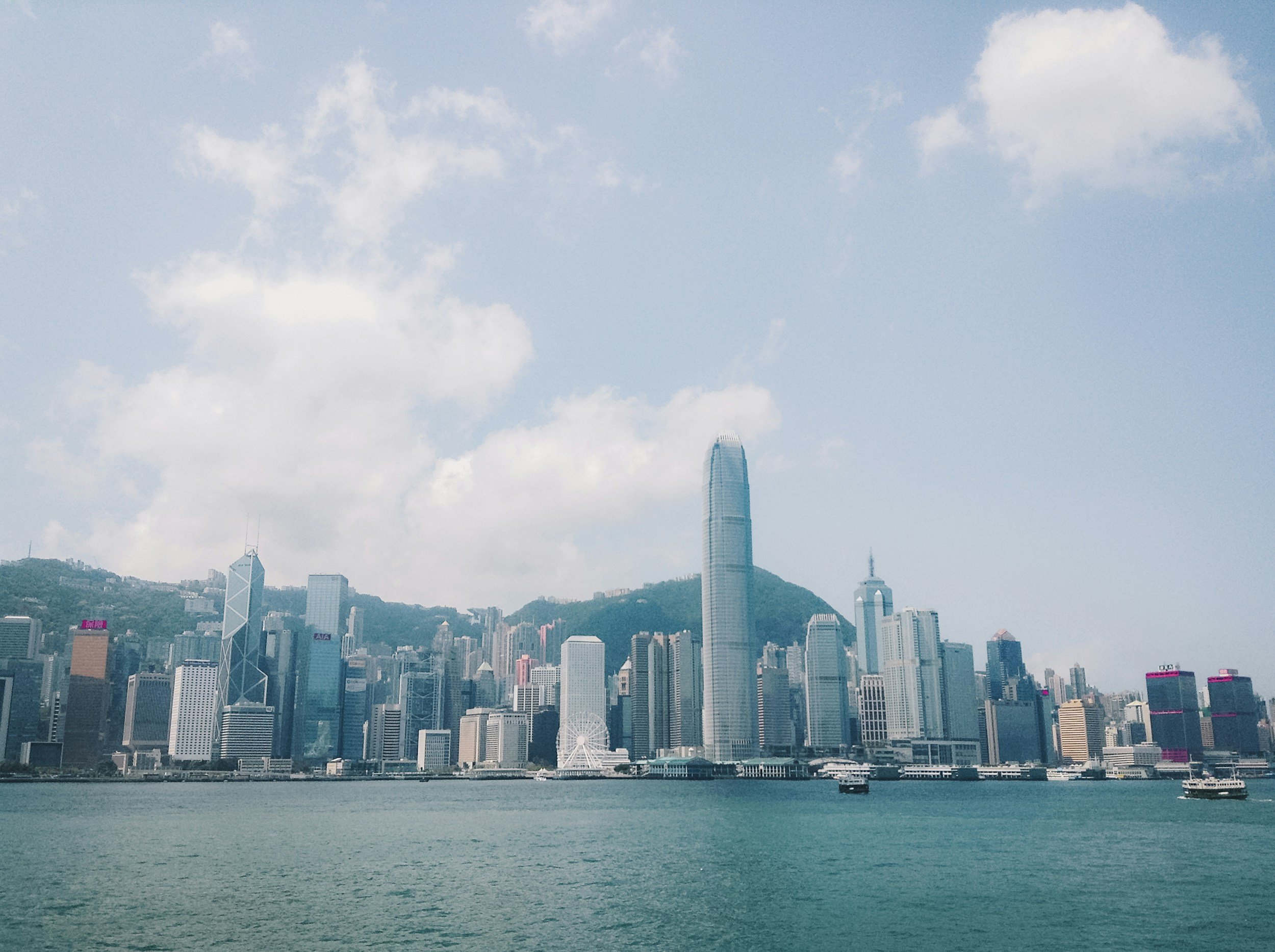 Understanding the Diverse Mainland Chinese Population in Hong Kong : Effective Consumer Banking Media Strategies