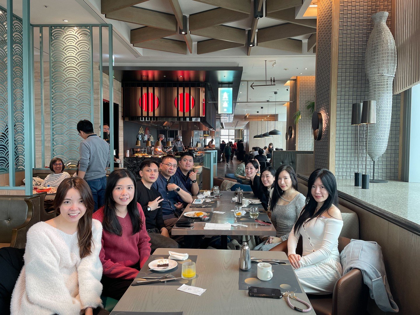 Views on point, team on fire. 🔥🍣⁠
⁠
The SL crew took over INPARADISE for a night of epic food and sky-high vibes. From the freshest seafood to that unbeatable view of Taipei 101, we definitely know how to celebrate our wins in style.⁠
⁠
Work hard,
